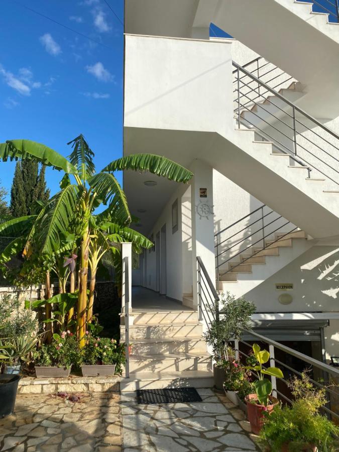 Sea View Hotel Dhermi Bagian luar foto