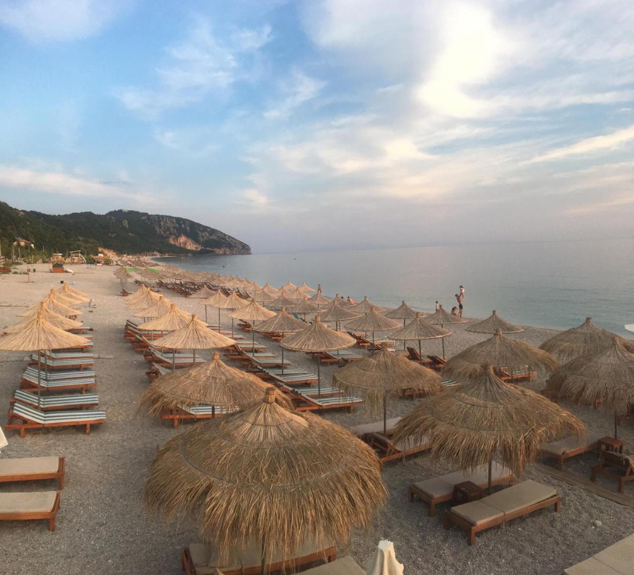 Sea View Hotel Dhermi Bagian luar foto