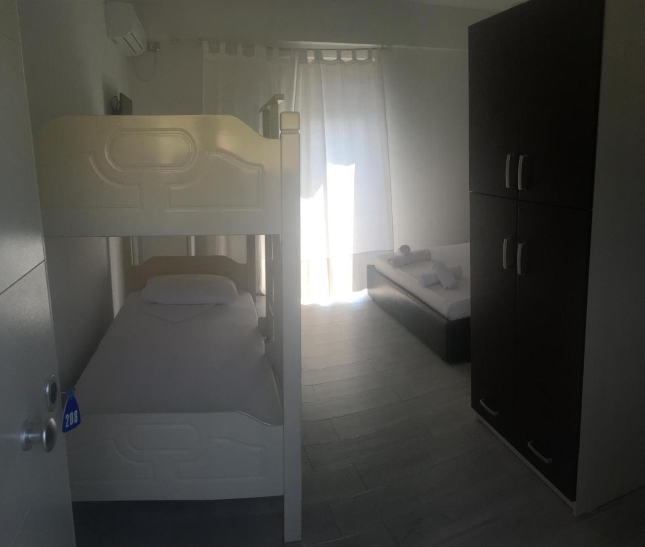 Sea View Hotel Dhermi Bagian luar foto