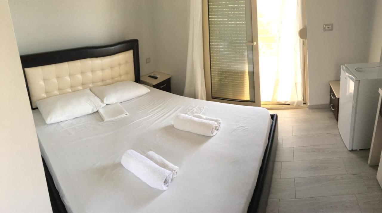 Sea View Hotel Dhermi Bagian luar foto