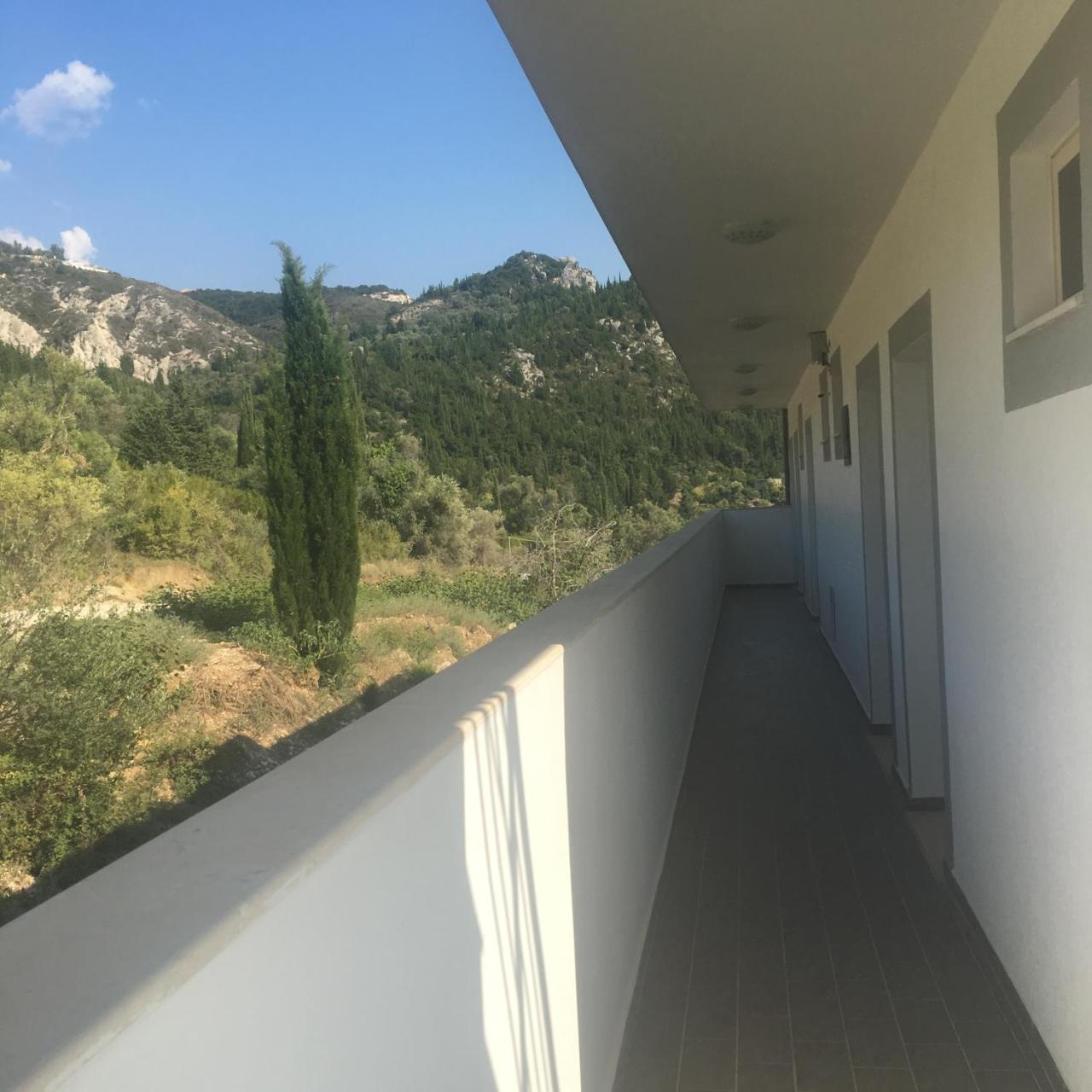 Sea View Hotel Dhermi Bagian luar foto