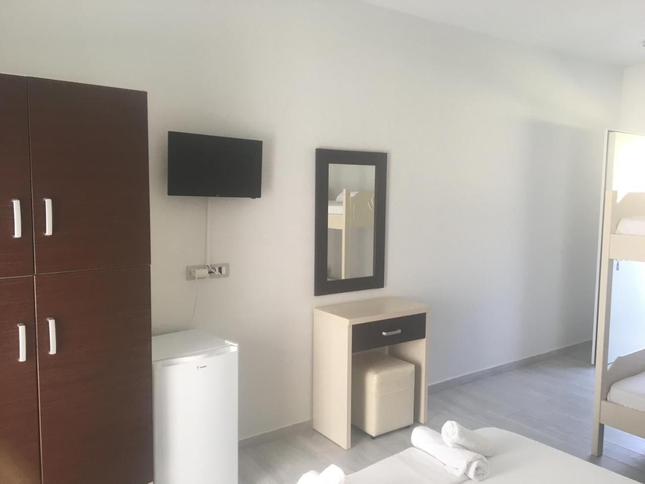 Sea View Hotel Dhermi Bagian luar foto