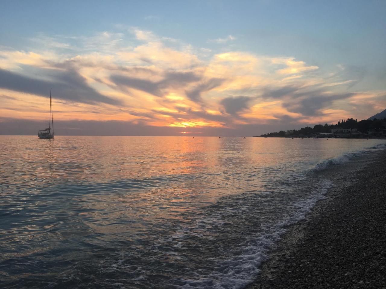 Sea View Hotel Dhermi Bagian luar foto
