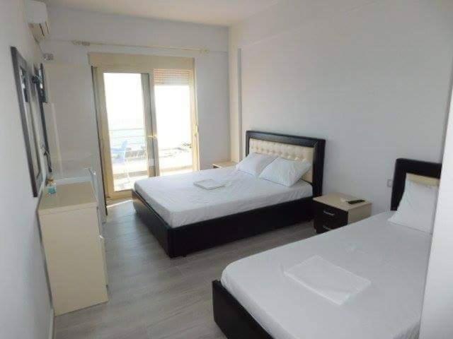 Sea View Hotel Dhermi Bagian luar foto
