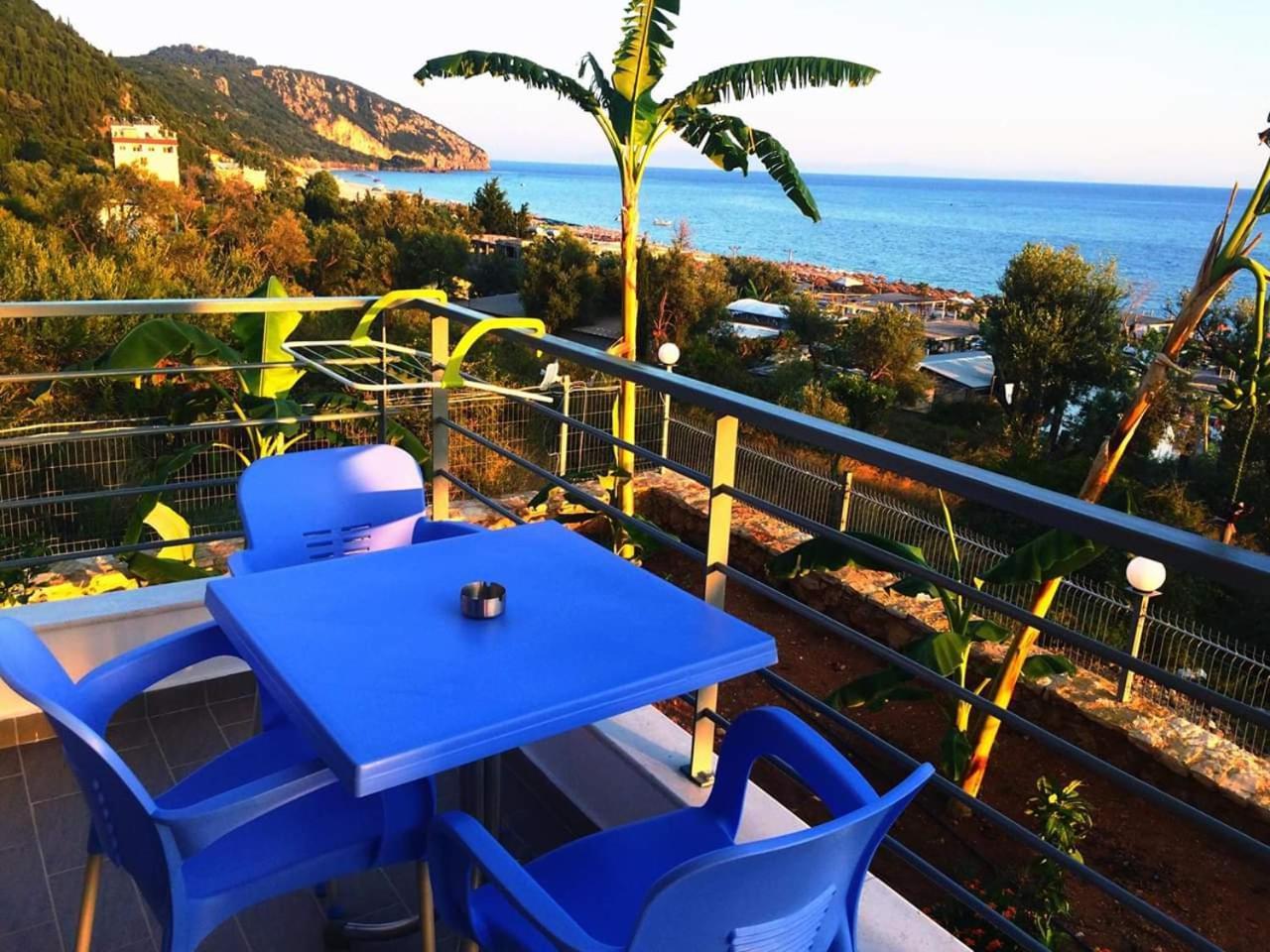 Sea View Hotel Dhermi Bagian luar foto